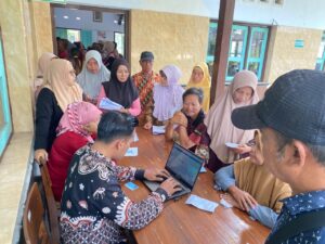 Digitalisasi Bansos melalui Program “SEMARAK PERLINSOS”